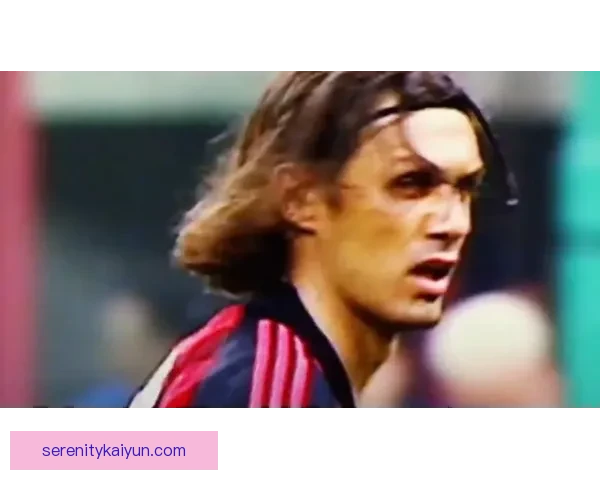 马尔蒂尼防守判断精准，展现顶级后卫的预判与位置感